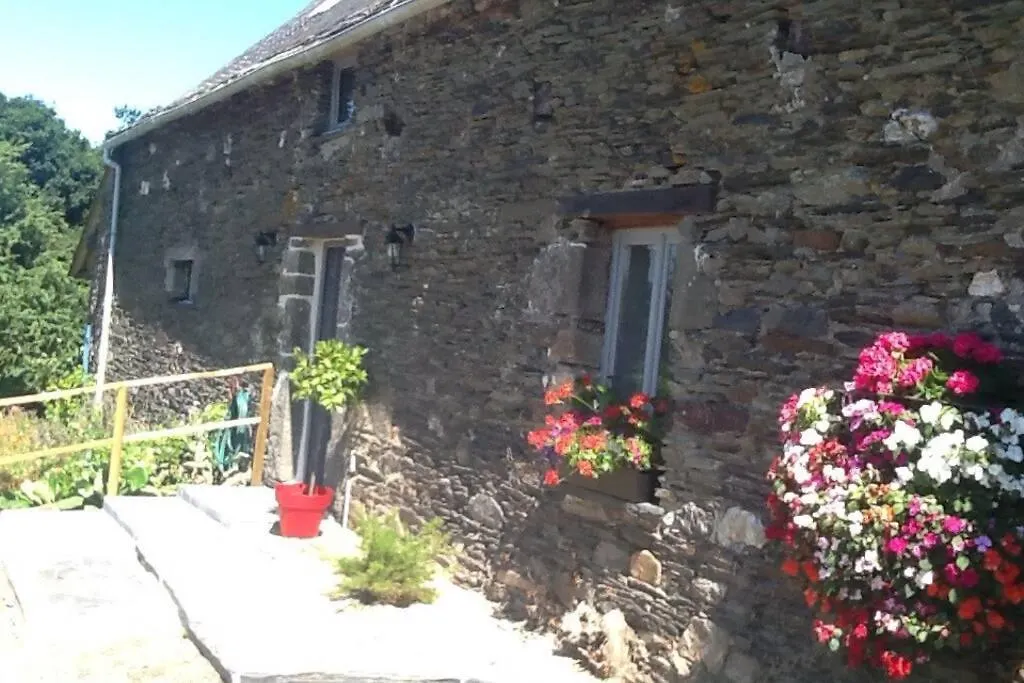 Villa Les Ecuries Is A Modern Renovated Barn à Laniscat Hébergement de vacances
